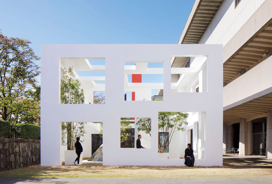 ジャンルを超えた115点の作品を展示 〝 窓〞から見るアートと建築 『窓