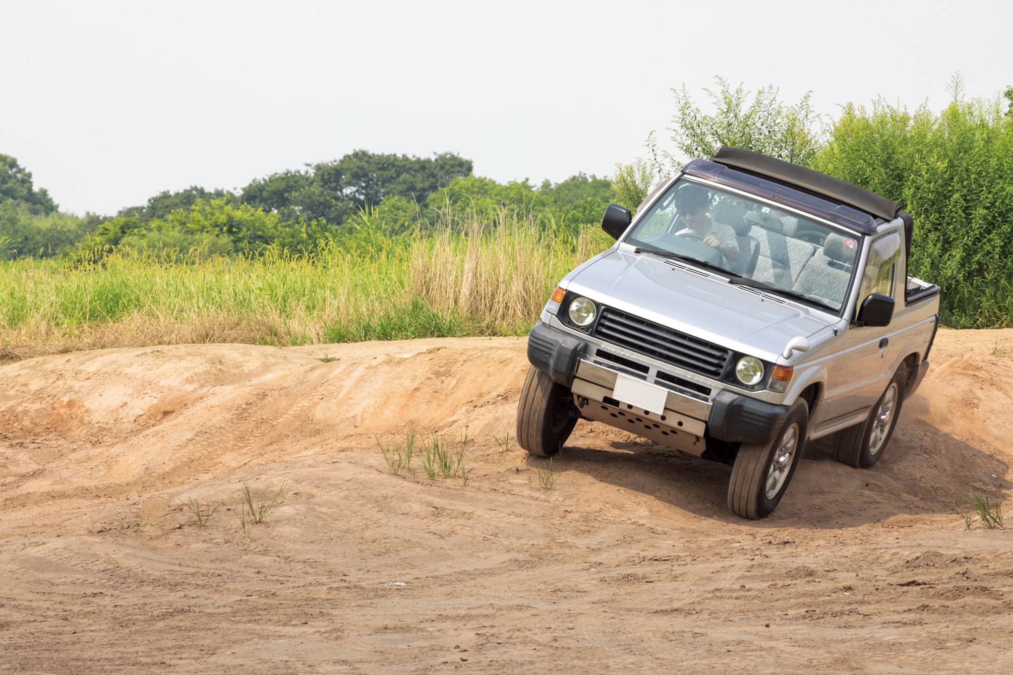ペトロールズ長岡亮介さん、ジープでオフロードに挑戦！ 腕前はいかに
