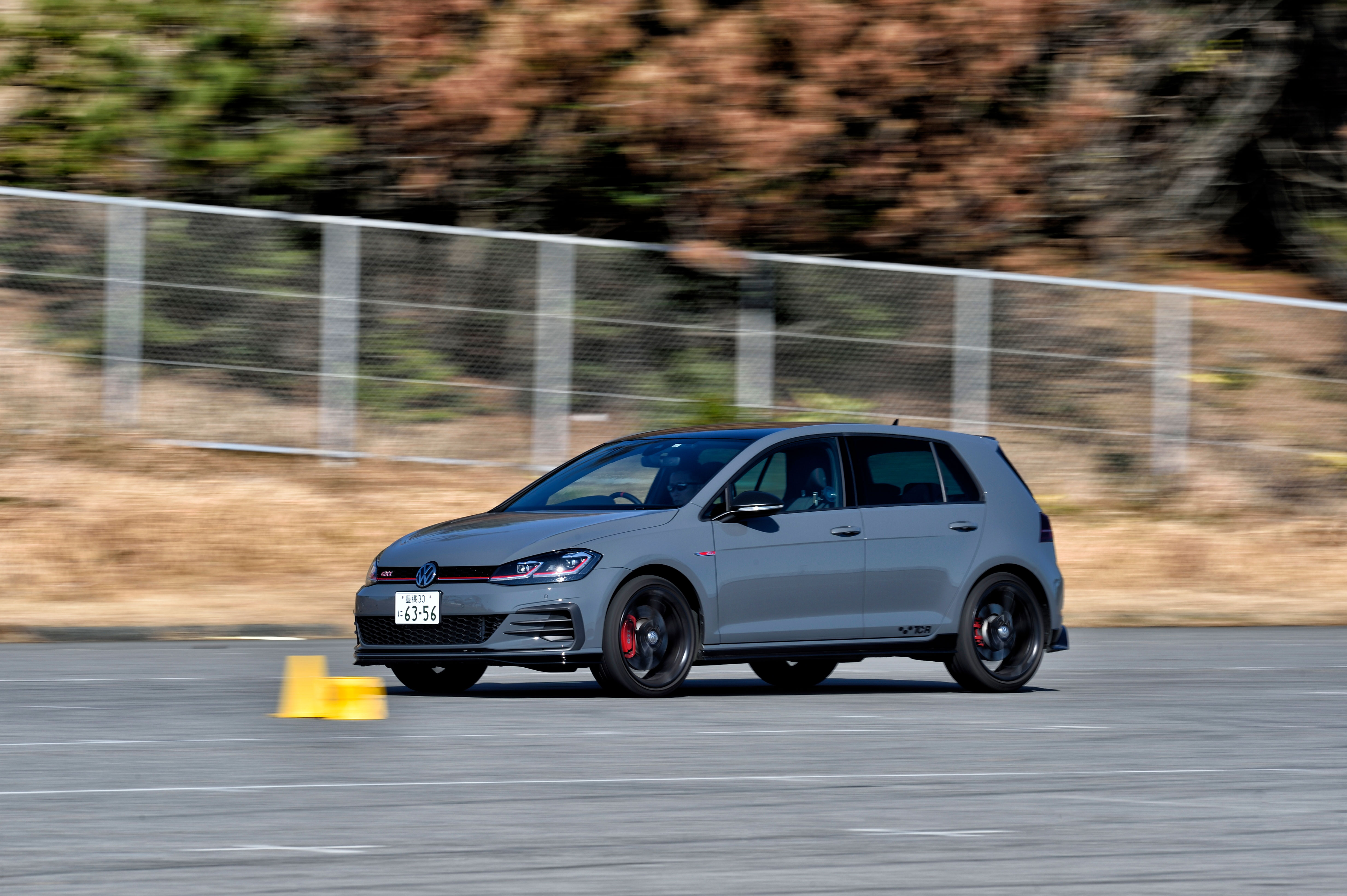 試乗記】フォルクスワーゲン・ゴルフGTI TCRに竹岡 圭らが試乗