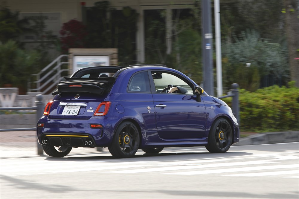 FIAT500.595アバルト限定車(ピスタ)で使用のフロント牽引フックです。 フィアット500/アバルト500 フリップアップトーイングフック