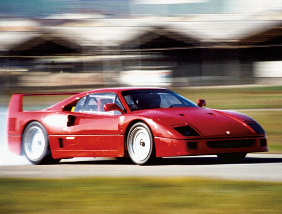 高平高輝さん スーパーカーのフェラーリf40で300km hを初体験 Engine エンジン クルマ 時計 ファッション 男のライフスタイルメディア 高平高輝さん スーパーカーのフェラーリf40で300km hを初体験 Engine エンジン クルマ 時計 ファッション 男のライフスタイルメディア