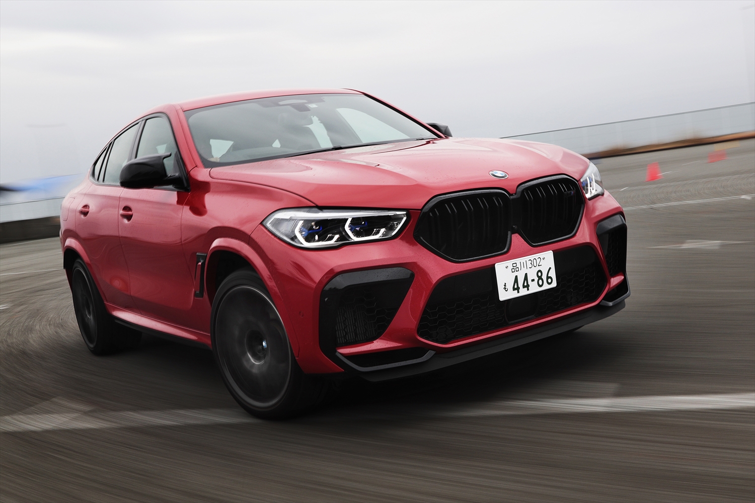 スポーツカーも真っ青の走り 新型BMW・X6の最速・最強モデルに試乗