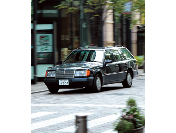 トラブルが発生しました 水漏れ大工事【メルセデス・ベンツ300TE（1992