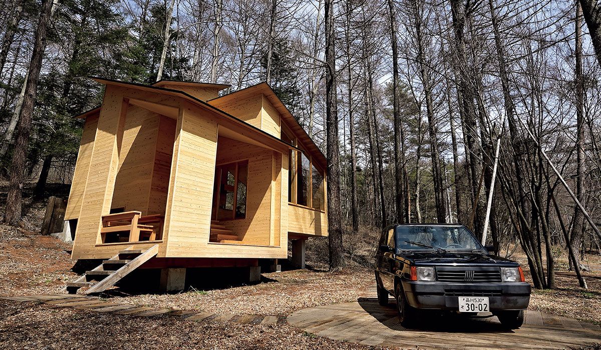 森のなかの小屋と小さなパンダ 小さな家の大きな世界 Engine エンジン クルマ 時計 ファッション 男のライフスタイルメディア