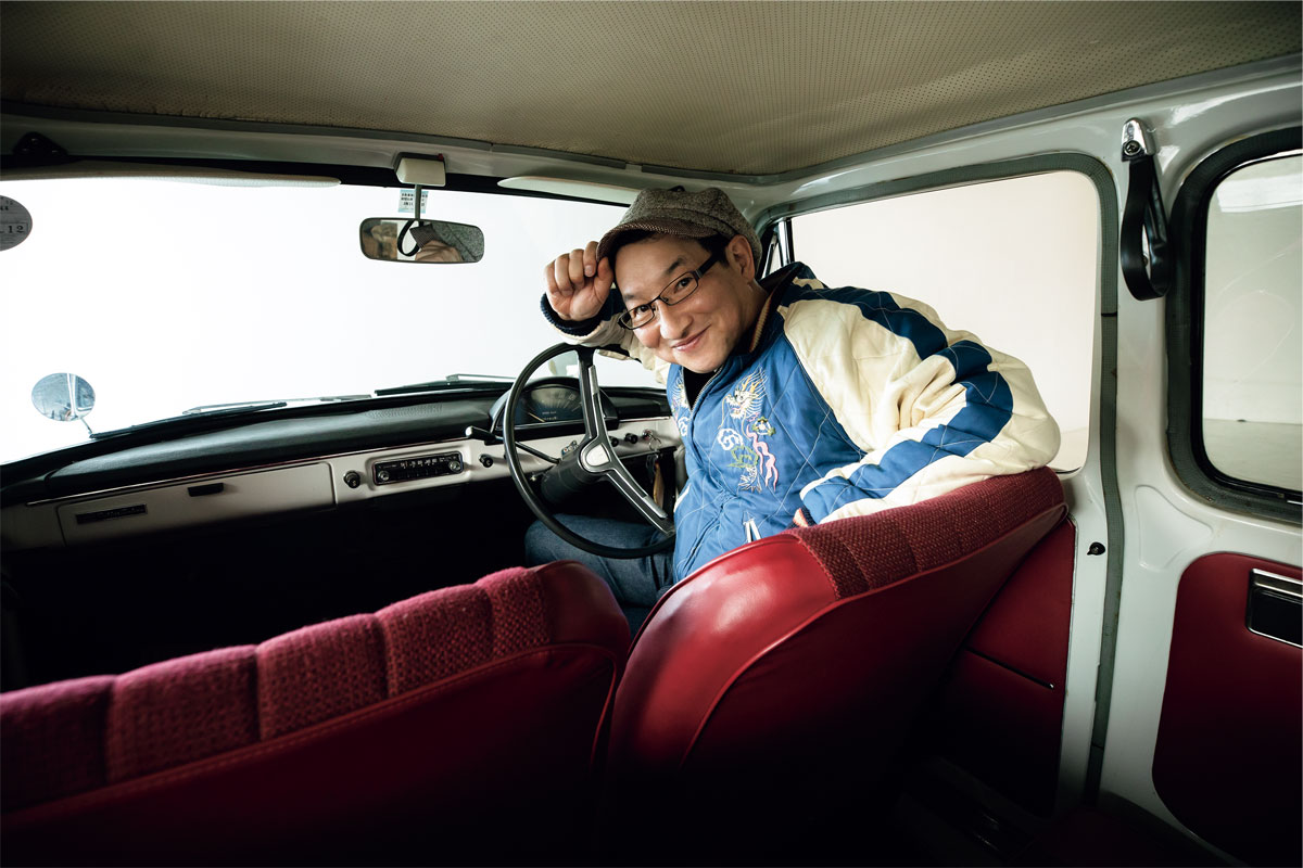 春風亭昇太さんの愛車は1967年型のトヨタ パブリカ 幸せな子供の頃にタイムスリップできる クルマはタイムマシンだ Engine エンジン クルマ 時計 ファッション 男のライフスタイルメディア