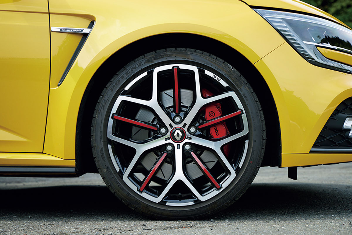 前輪駆動ホットハッチの超武闘派！ 新しくなったルノー・メガーヌR.S.