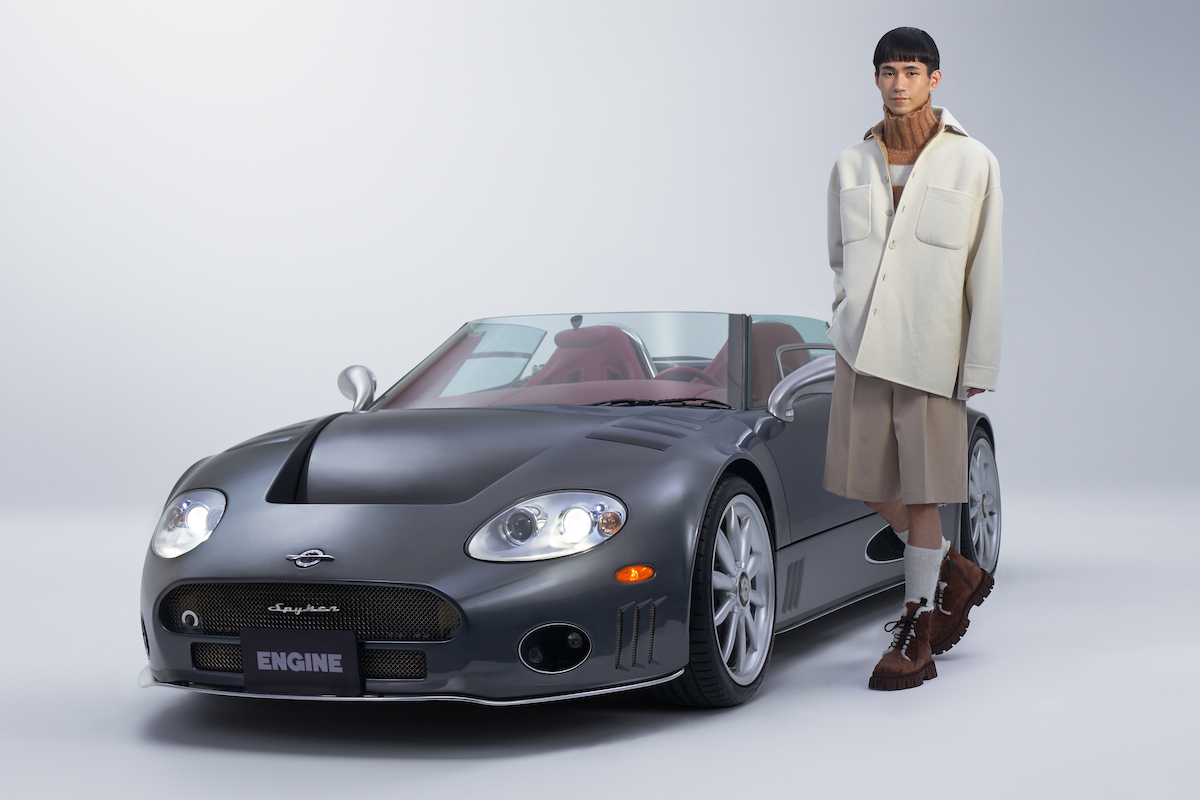 ジャケット55万8800円、ニット10万1200円、パンツ9万5700円、シューズ20万3500円、ソックス3万5200円(フェンディ/フェンディ ジャパン Tel.03-3514-6187)