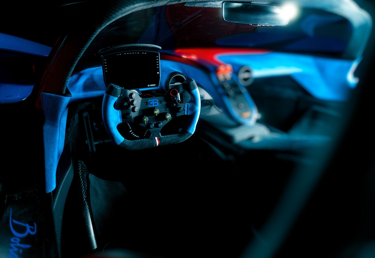 最高速度500km/h!? 世界限定40台で5億円オーバーの最速ブガッティ