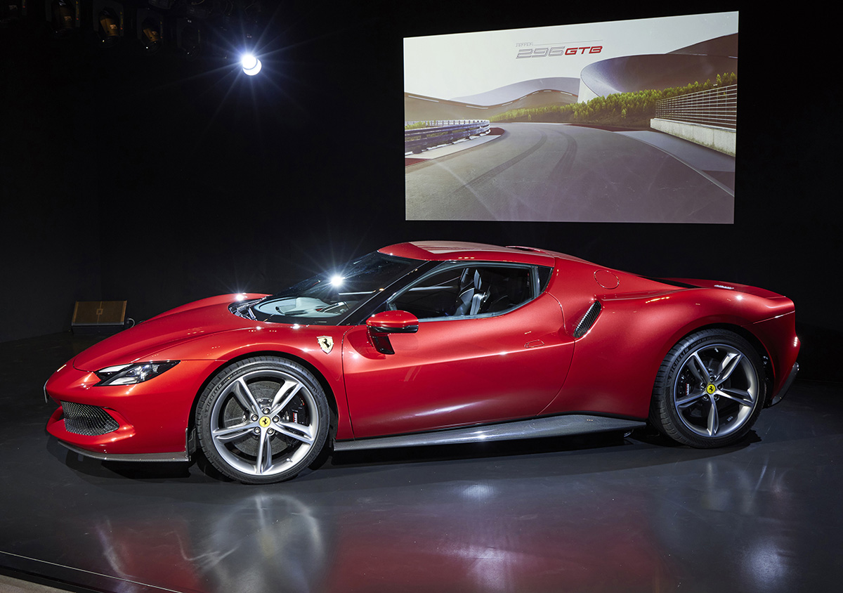 フェラーリの電動化がさらに加速 SF90に続く新しいPHEV、296GTB日本