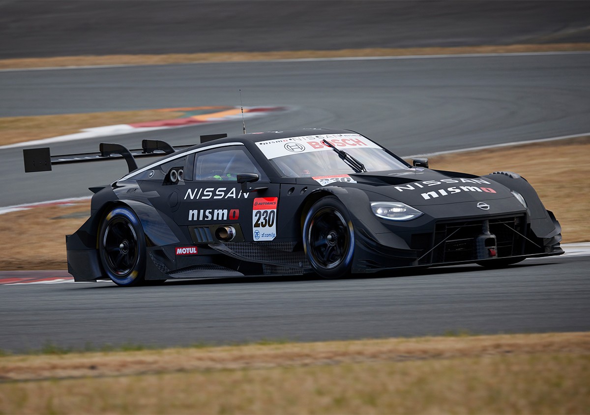 新型フェアレディZがGT500マシンでひと足先にデビュー GT-Rに