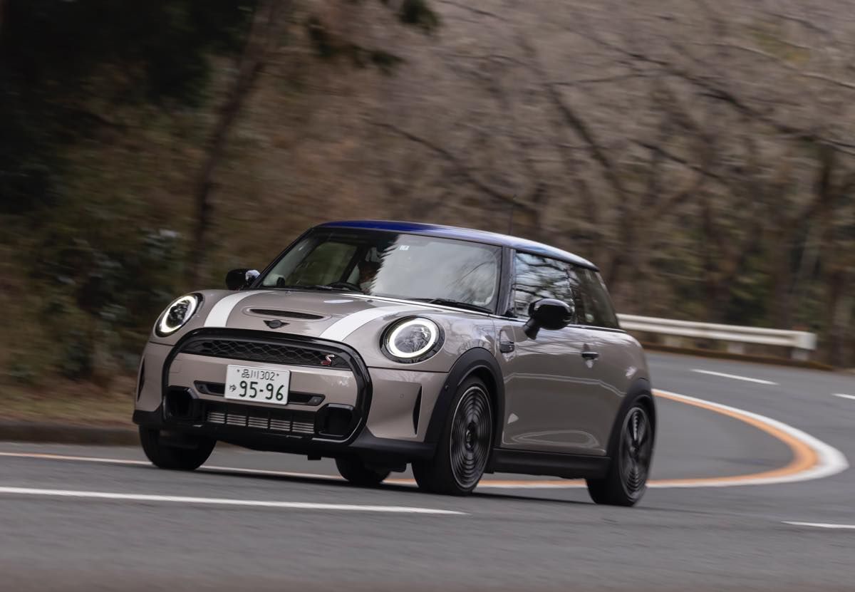 最新だろうとミニはやっぱりミニ ミニ クーパーs 3ドアに5人のモータージャーナリストが乗った 22年エンジン輸入車大試乗会 Engine エンジン クルマ 時計 ファッション 男のライフスタイルメディア