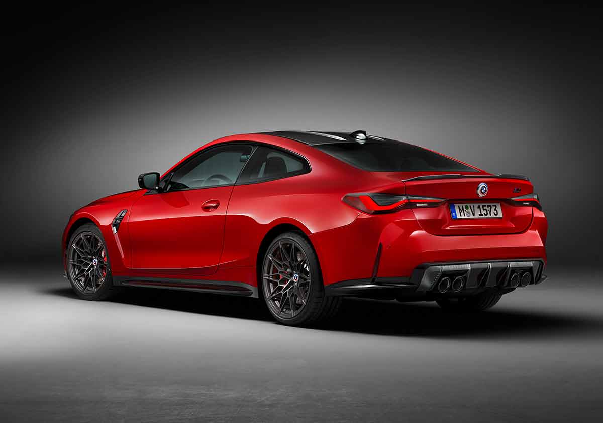 BMW・M社の50周年を世界で祝う 記念モデルのBMW・M3とM4を各市場