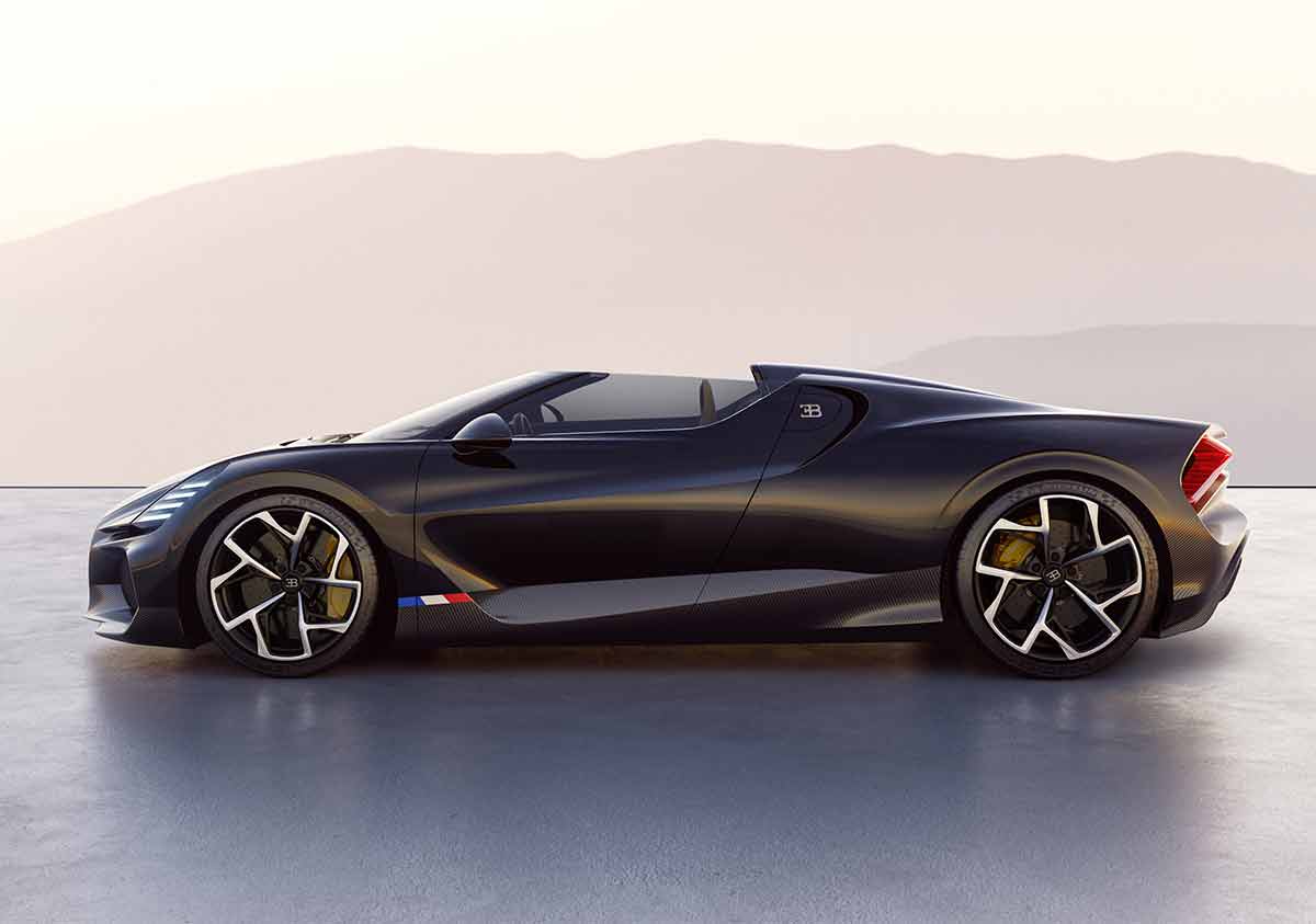 ブガッティW型16気筒の最終モデルは99台限定で6.8億円のロードスター