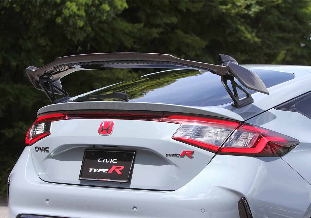 新型シビック・タイプRをカーボン製スポイラーでさらに際立たせる