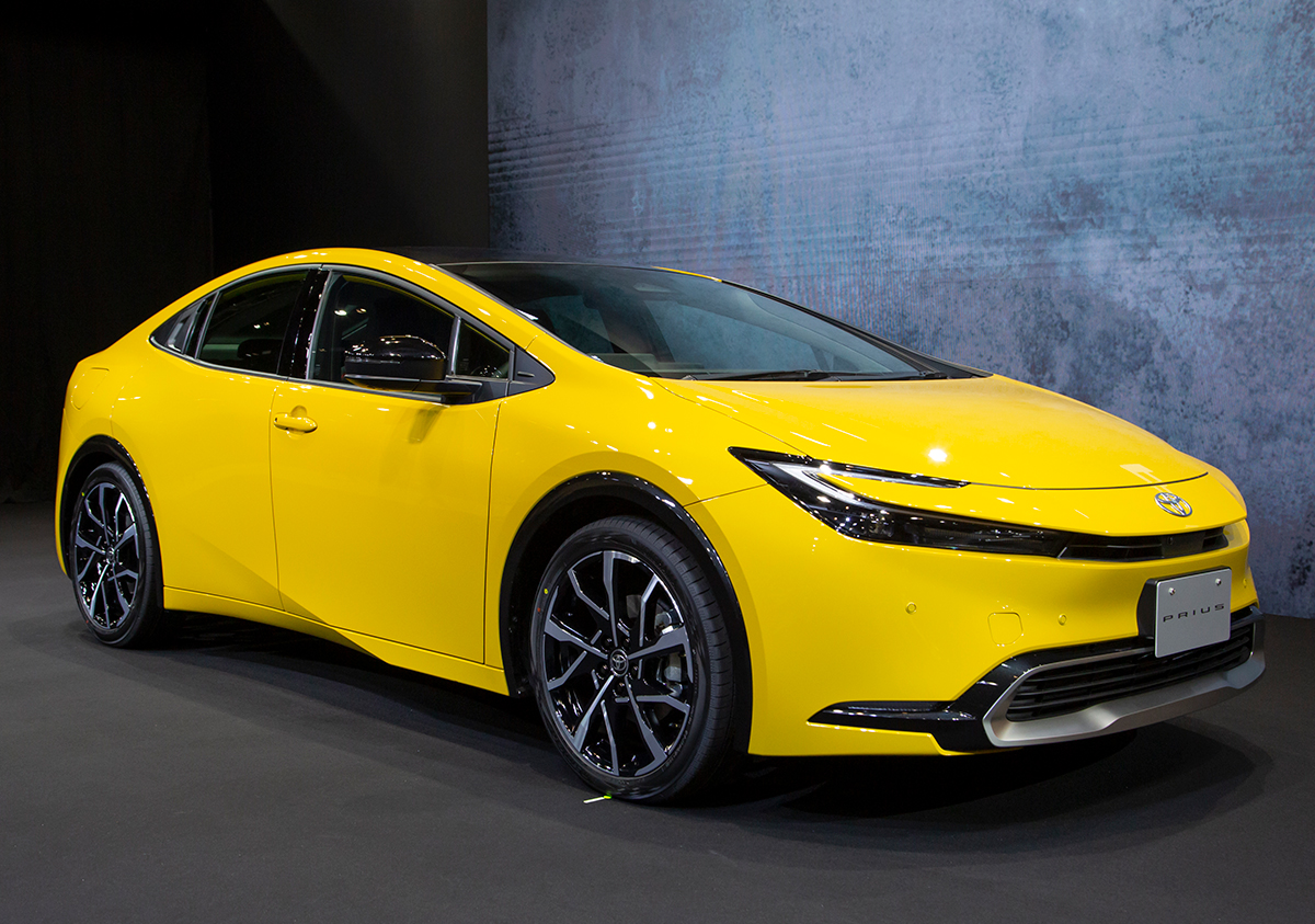 格段にスタイリッシュになった新型プリウスは新エンジンの採用など中身