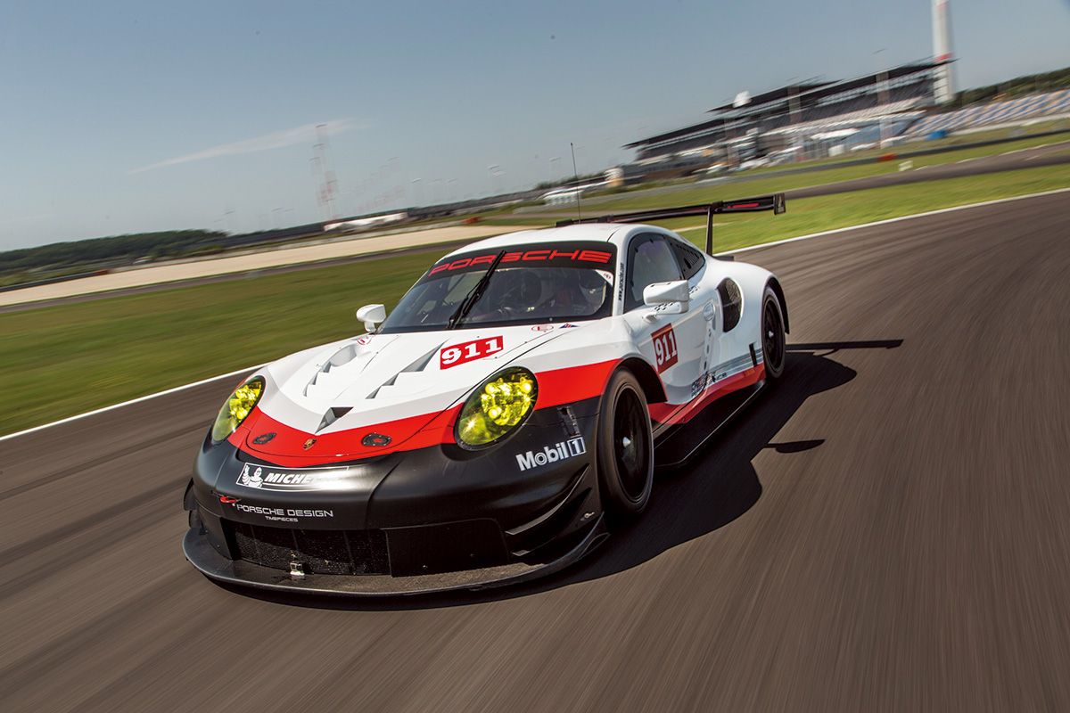 ミドシップ・エンジン化されたレーシング・ポルシェ、911RS Rとは 
