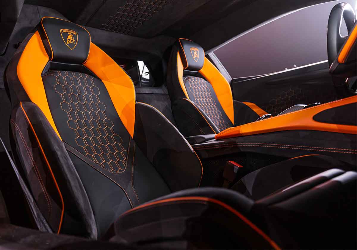 6000万円（税抜）の価値を紐解く V12ハイブリッドのランボルギーニ