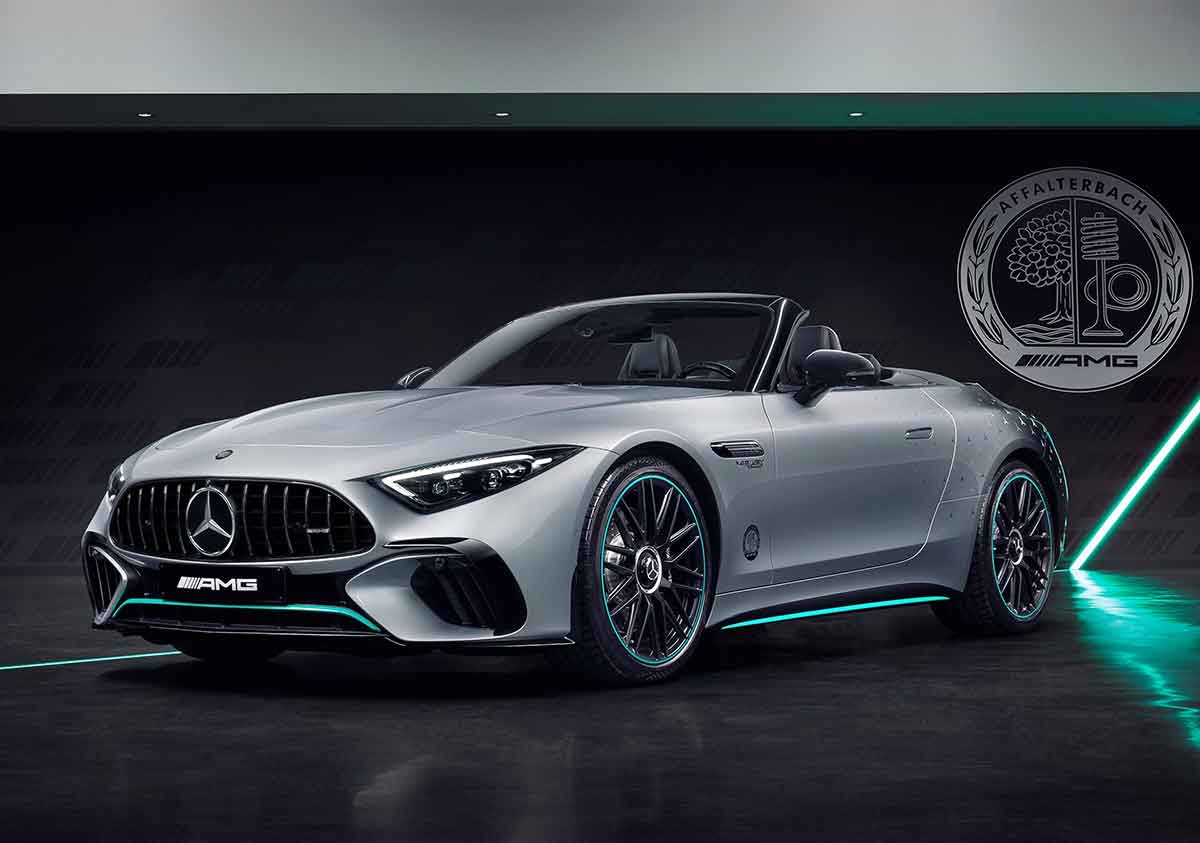 世界限定100台でベース車の1110万円高となるメルセデスAMG・SLの特別