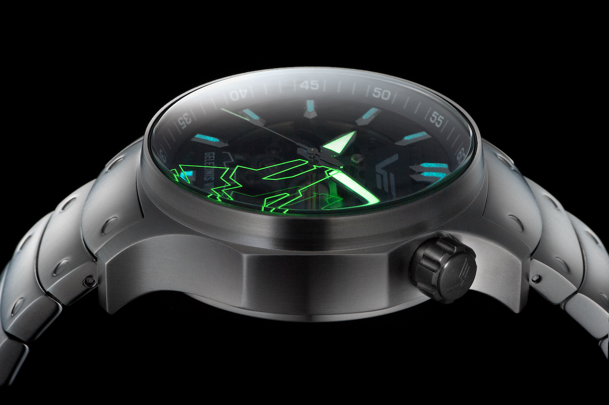 アイアン調　スタンド型時計 リトアニア発のタフな時計ブランド、ボストークヨーロッパが首都