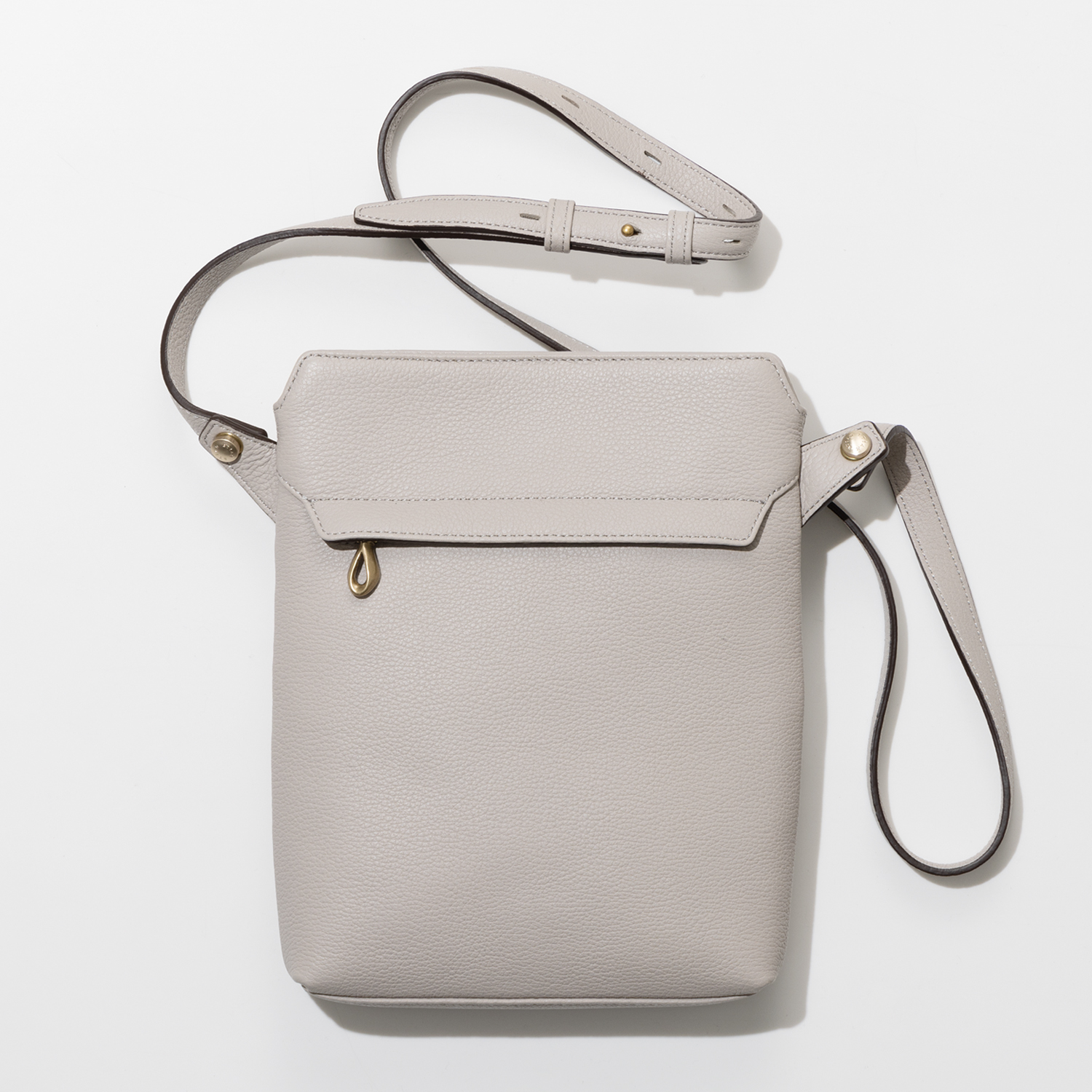 新品タグ付き ペシンシャ ポケットデザイン ショルダーバッグ グレー ポケット感覚で使える！ エティアムから新型ショルダーバッグが