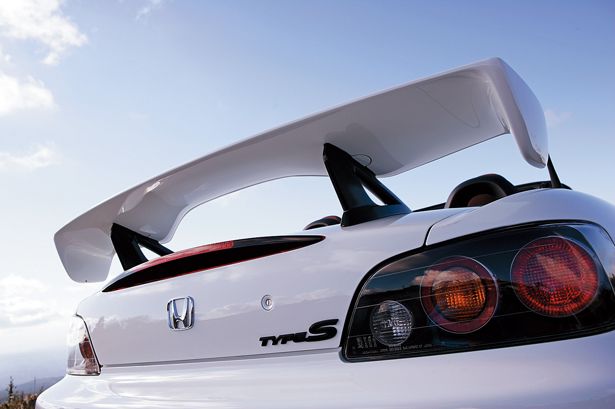 S2000に巨大ウイングを標準装備したタイプSは、どんなホンダ・スポーツ