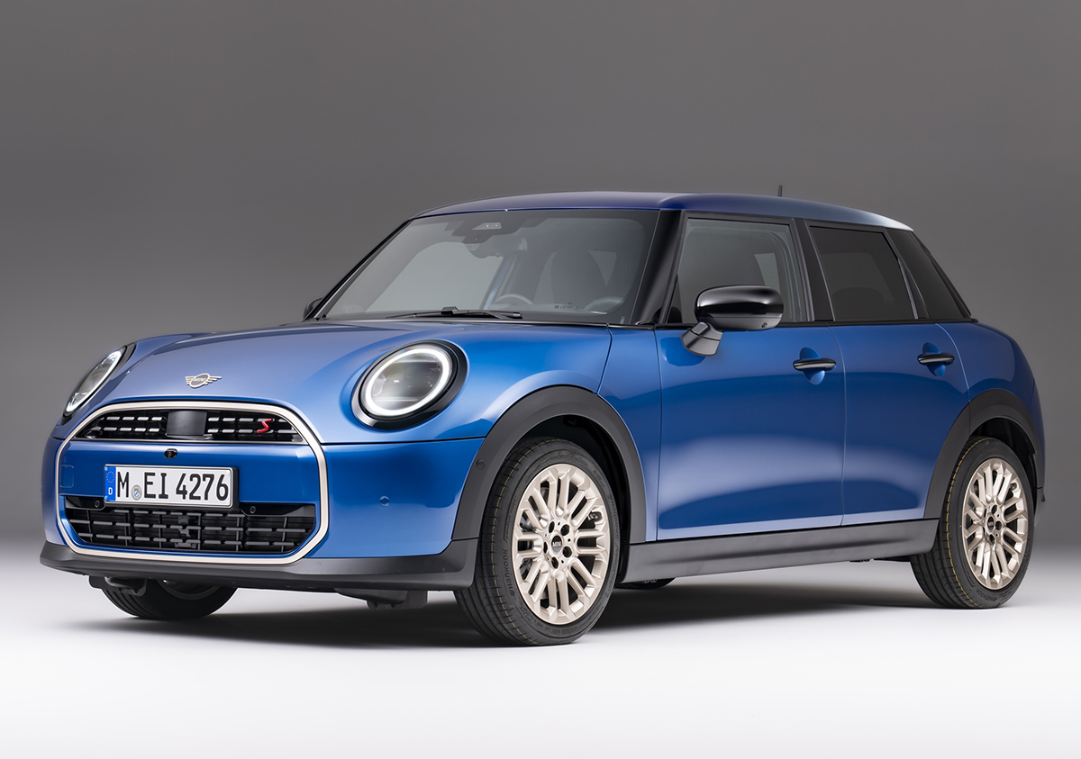 シルバー ハッチバック 5ドア 車両 20240612143012_445_.jpg