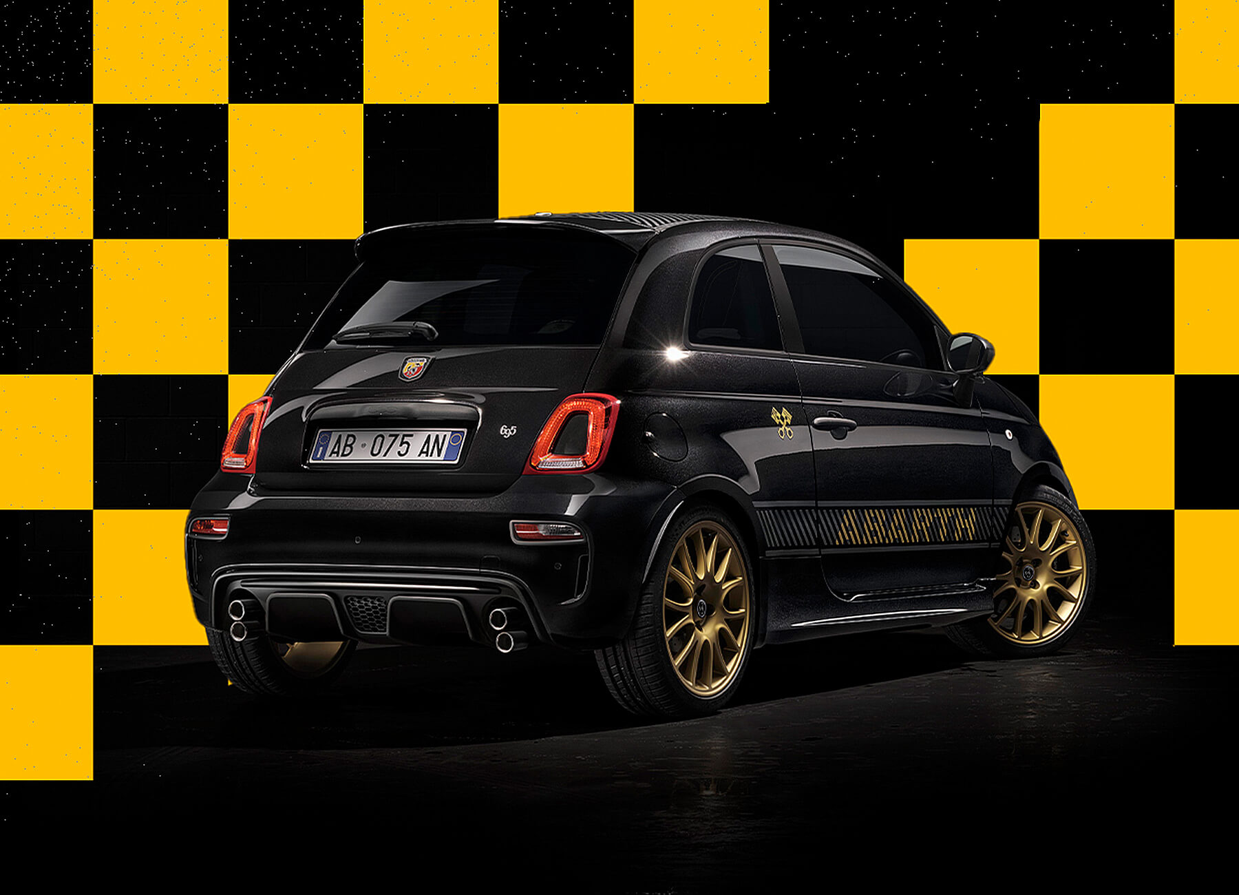 ラスト限定350台 アバルト695の最終モデルは、生誕75周年を記念した