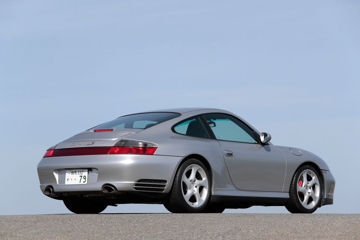 2017年に79号車ことポルシェ911 カレラ4S（996型）が編集部にやってきた時の様子