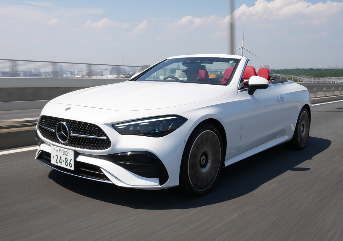 ソフトトップを開けていても閉めていてもカッコいい メルセデス