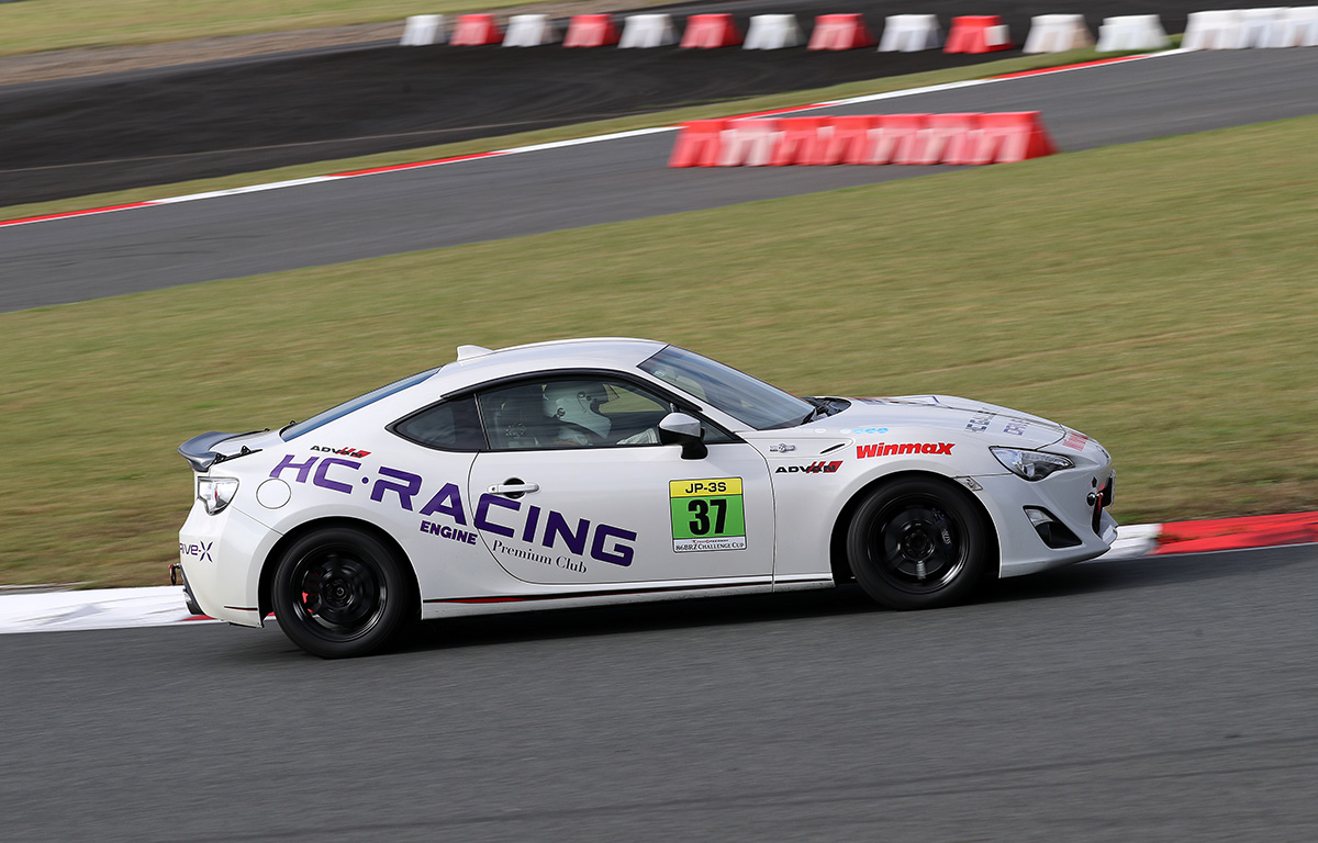 バーチャルから実戦レースへ！ 「DRiVe-Xオートサロン2024頂上決戦