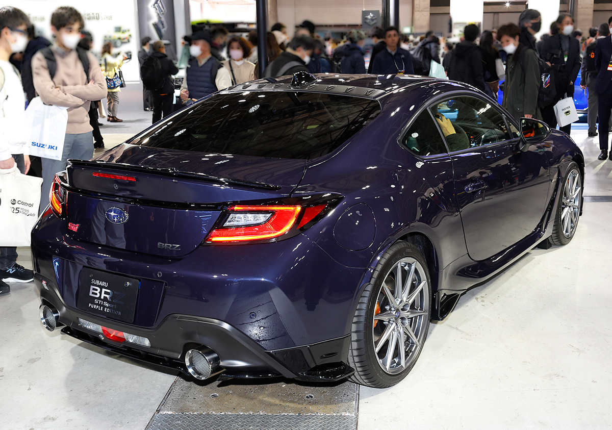 ブレンボ製ブレーキを標準装備 スバルBRZに紫のボディ・カラーをまとっ