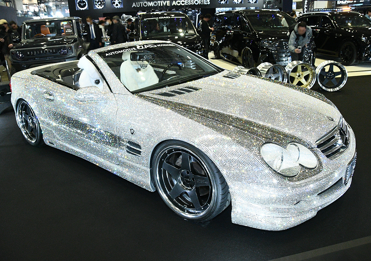 材料費だけで3000万円、製作期間は30人2交代で3か月 超ハデな