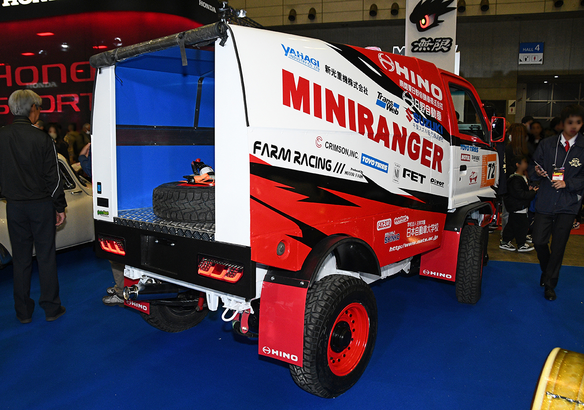 来年はこれで参戦して欲しい ダカールラリー仕様の日野レンジャーを軽