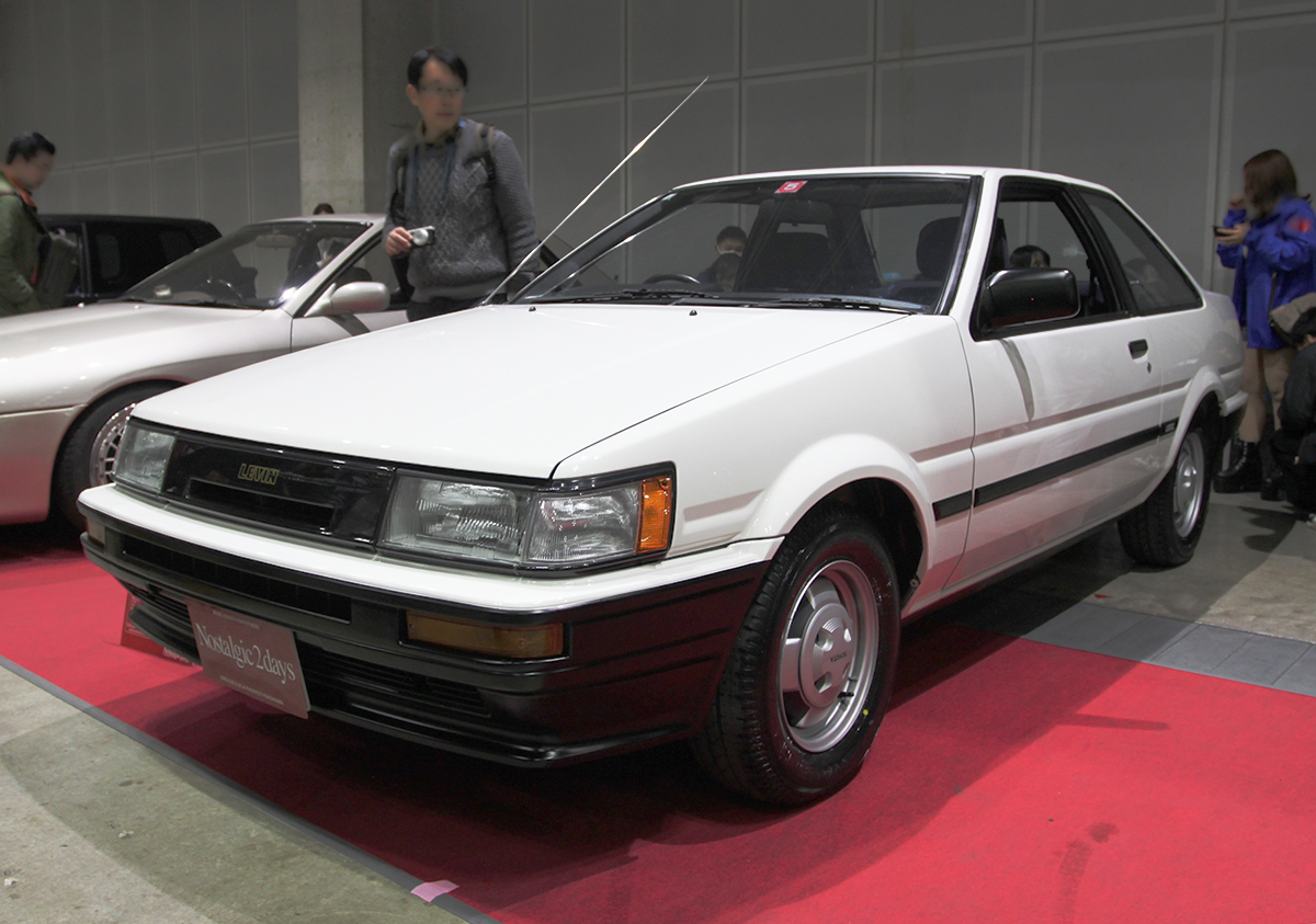 新車同然に仕立てた希少な2ドアGTのAE86レビンとファミリー