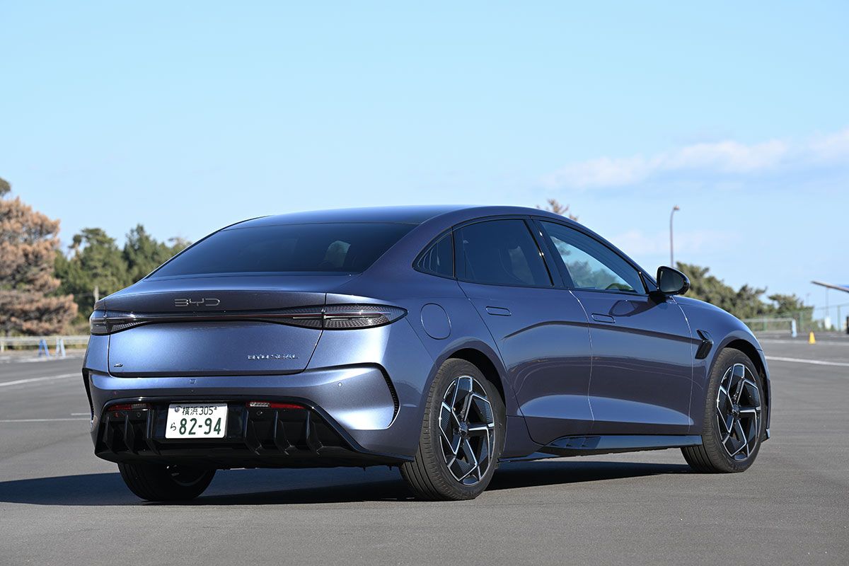 全長×全幅×全高＝4800×1875×1460mm。ホイールベース：2920mm。車両車重＝2230kg。車両価格＝605万円。
