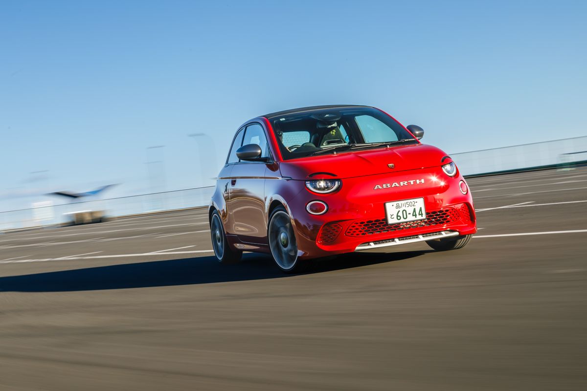 アバルト500eツーリズモ・カブリオレ