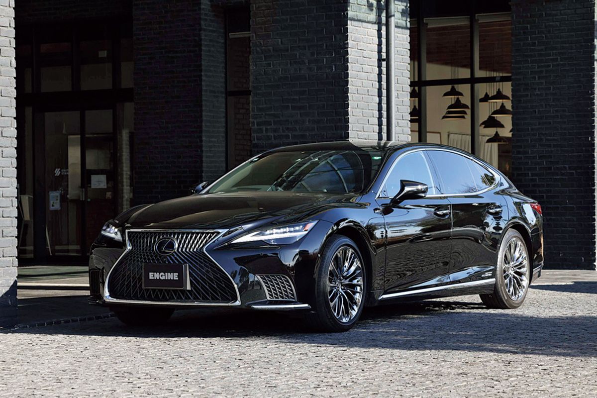 LEXUS LS500h／レクサスLSとして5代目にあたるLS500hは2017年に発売された。矢野さんの愛車は2020年にマイナーチェンジを受けたモデルとなる。「いまの自分の生活にぴったり。上品で自分の価値を上げてくれるクルマだと思っています」（矢野）