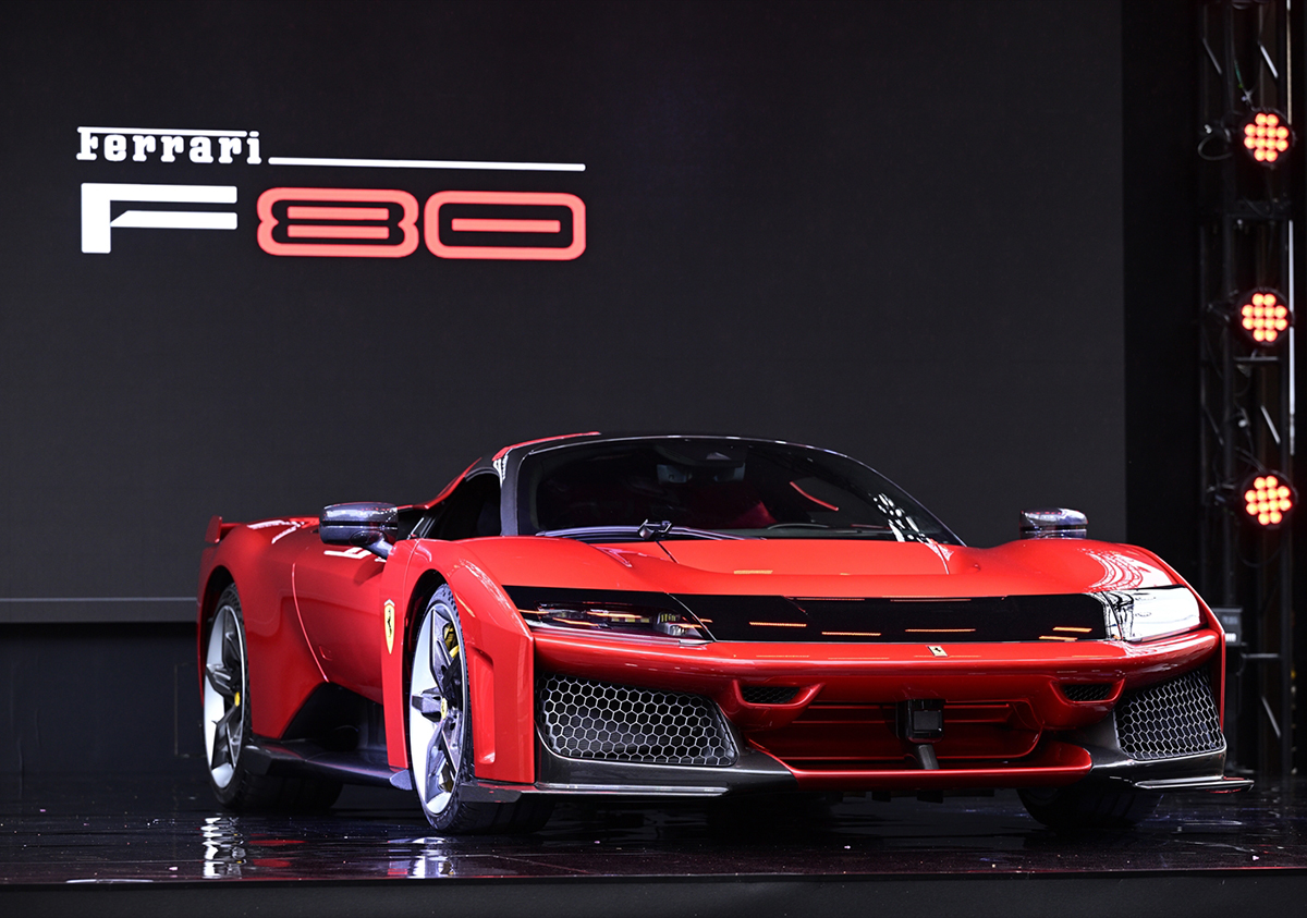 早い者勝ち! エアロコンセプト サマータイム　フェラーリエンジンレッド フェラーリ伝説：レーサー魂で築いた超絶スーパーカー王朝 - 赤い跳ね