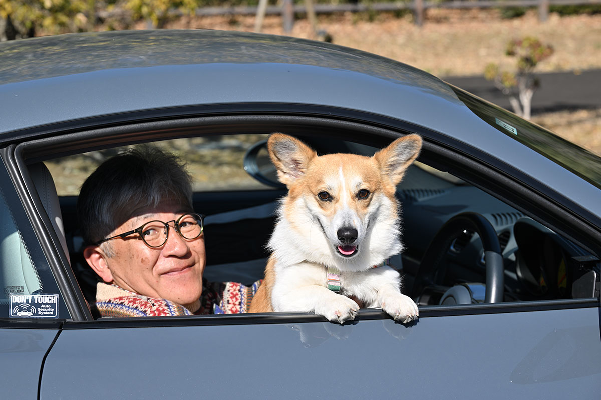 コーギーのてんてんちゃんはポルシェが好き！ 718ケイマンを愛する