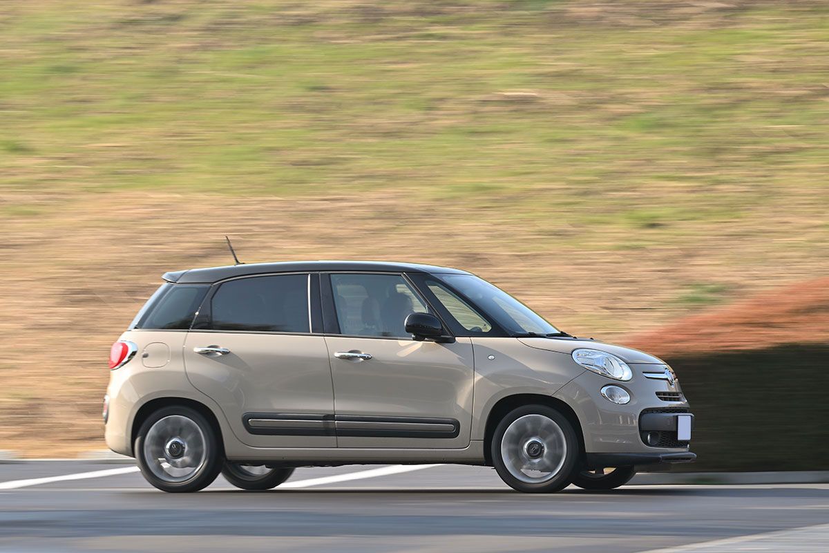 もっとも、プラットフォームは当時のプント系をベースにしたもので、さらにこのリアオーバーハングを伸ばした7人乗り仕様も用意されていた。