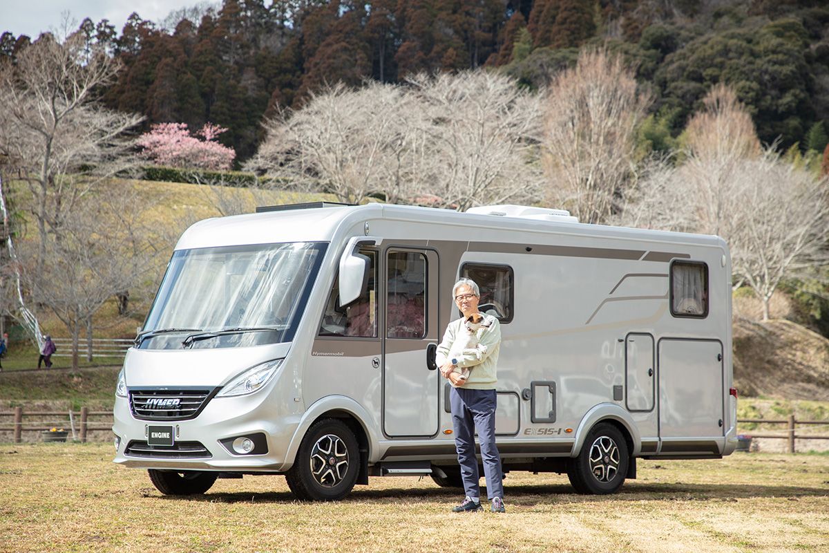 欧州最高峰ブランドとして名高いハイマーは1957年にドイツで創業したキャンピングカーやトレーラーのビルダーだ。植野さんの購入した「Exsis-i474」は乗車定員4名、就寝人数4～5名の広さを誇る。車内はコクピット、ダイニングスペース、キッチンやトイレ／シャワールームなどの水回り、そしてリアにベッドルームと、大きく分けると4つスペースがある。