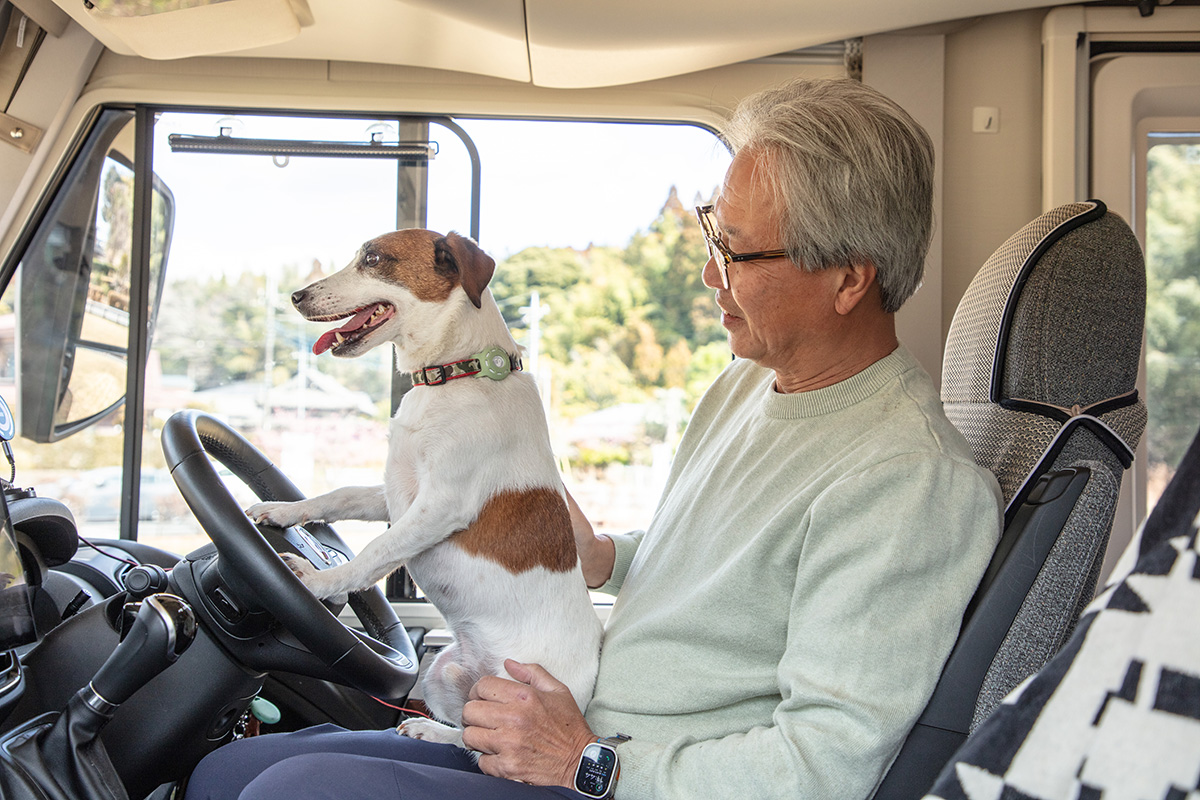 保護犬だった愛犬ロビンとキャンピングカーで日本一周！ ジャック
