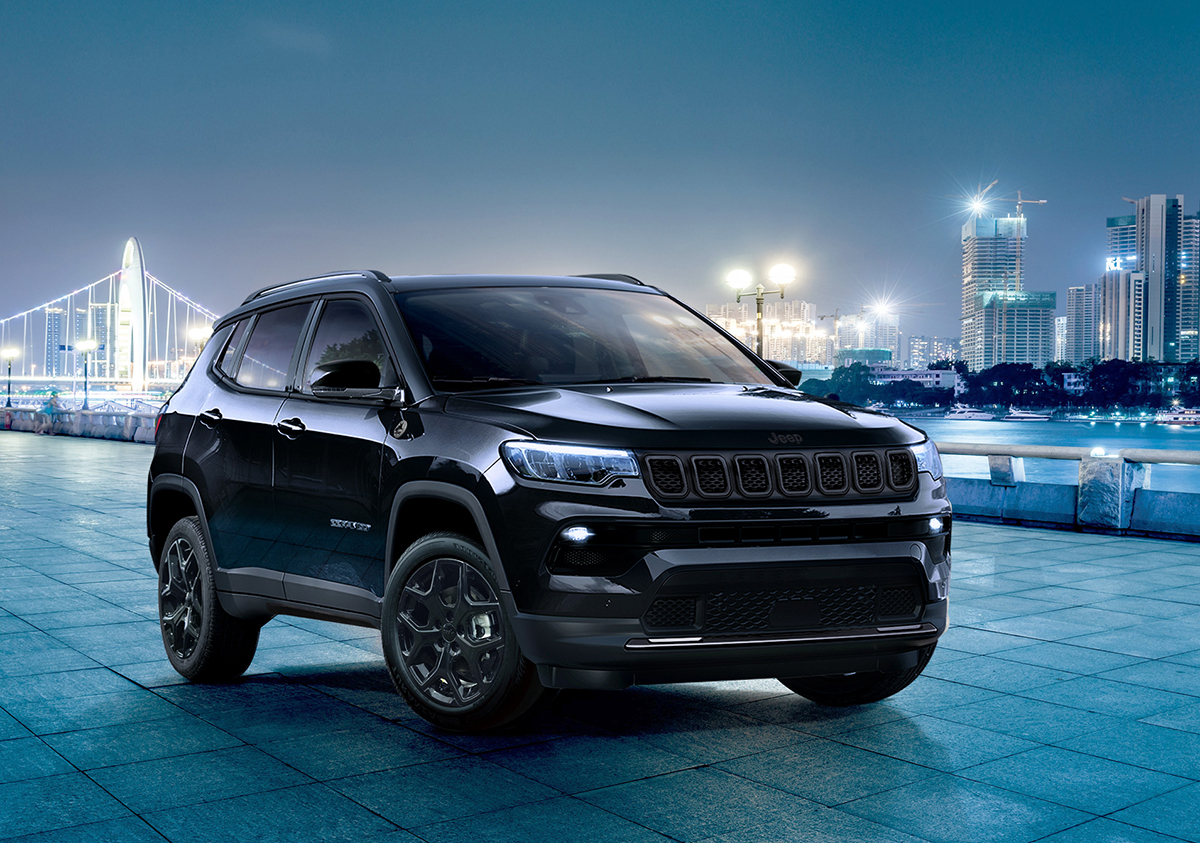 コンセプトは黒いサメ ジープのCセグメントSUV、コンパスに150台限定の