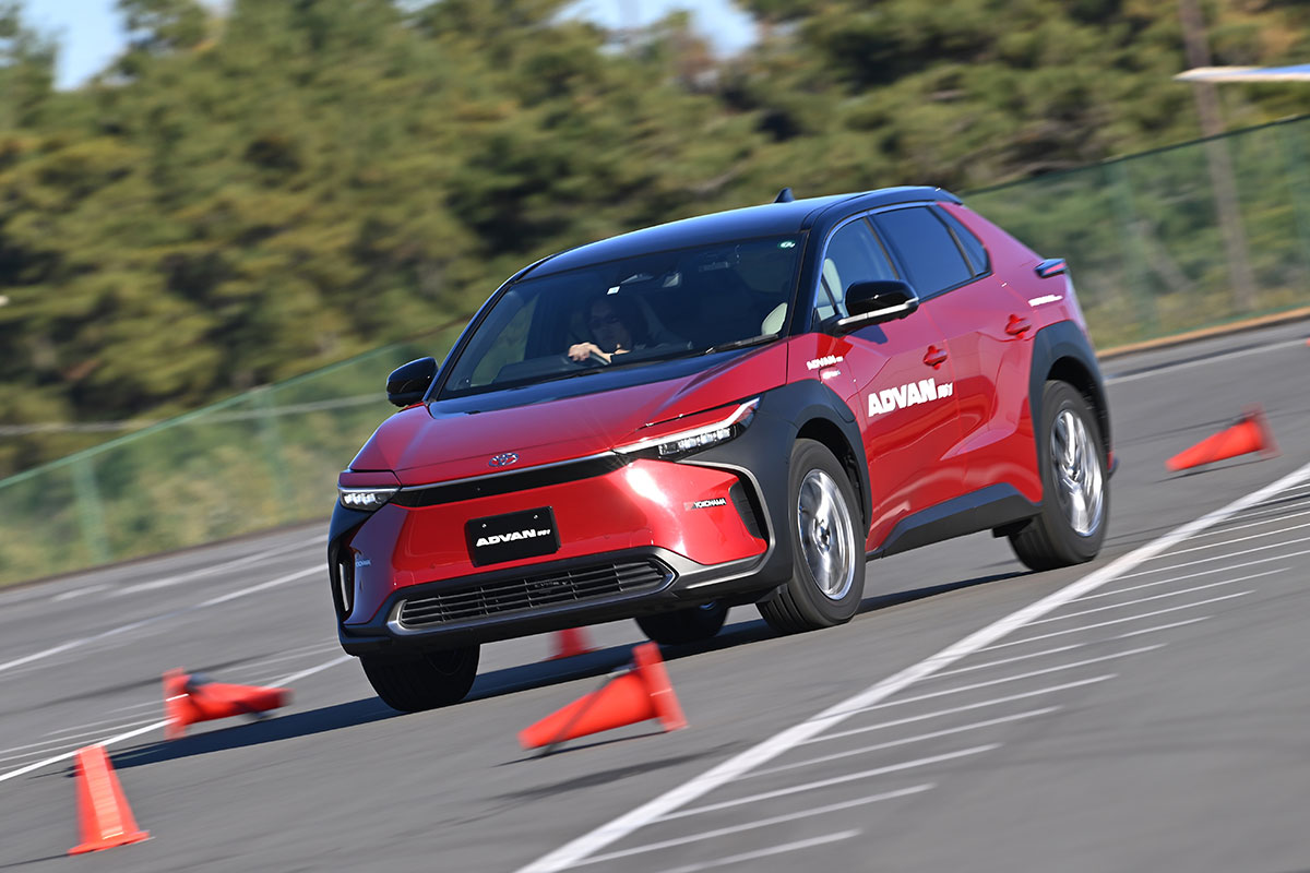 横浜ゴムのアドバンV61を履いたトヨタbZ4Xに乗る！ 新しい時代を見据え
