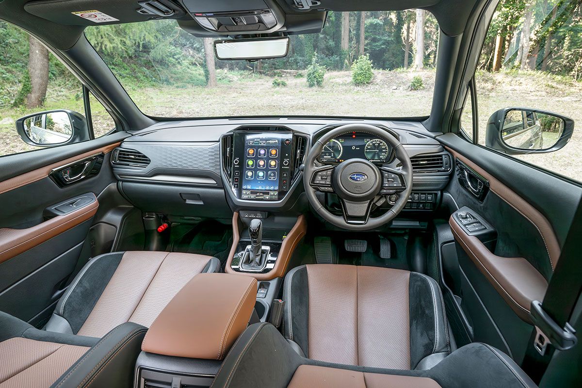 インパネはレヴォーグなどと同じ意匠。ボディ・サイズは若干拡大しているが、室内の広さは荷室を含め、従来型とほぼ同じだ。