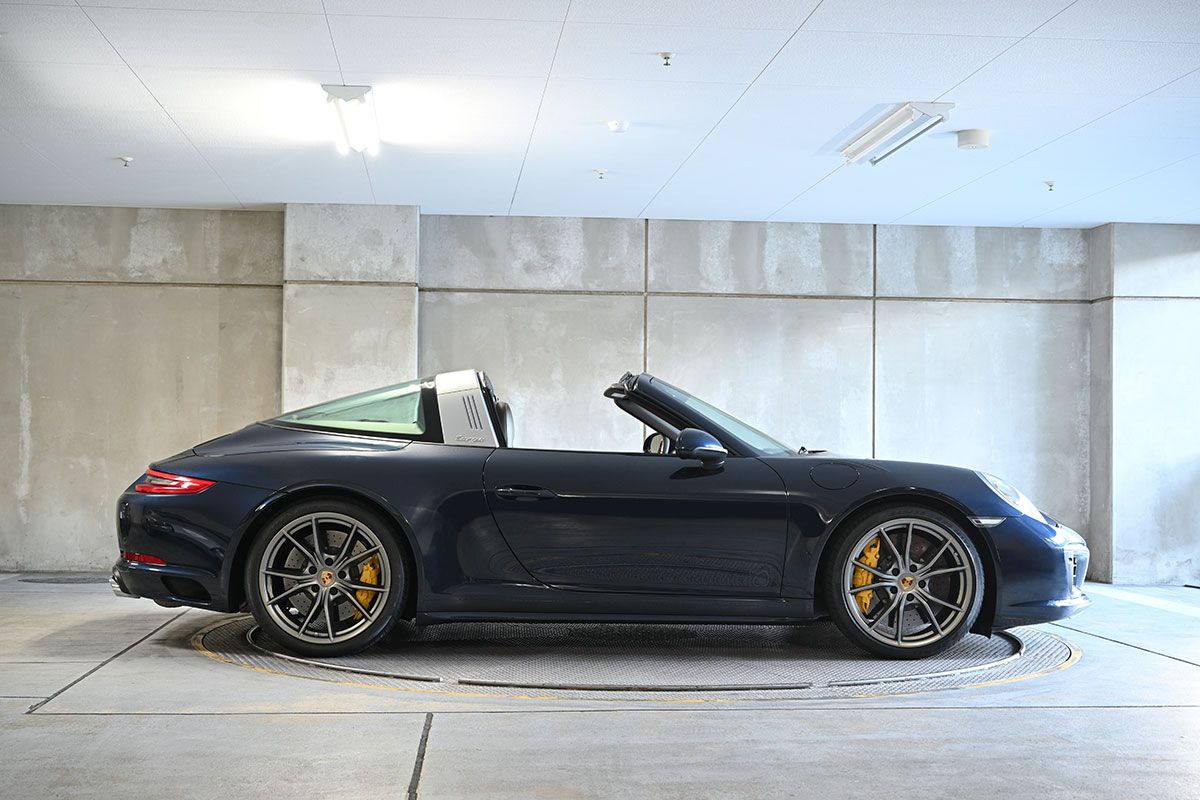 2016年に登場した991型ポルシェ911タルガを見て上田さんは衝撃を受けた。とりわけシルバーのタルガバーには見とれたという。