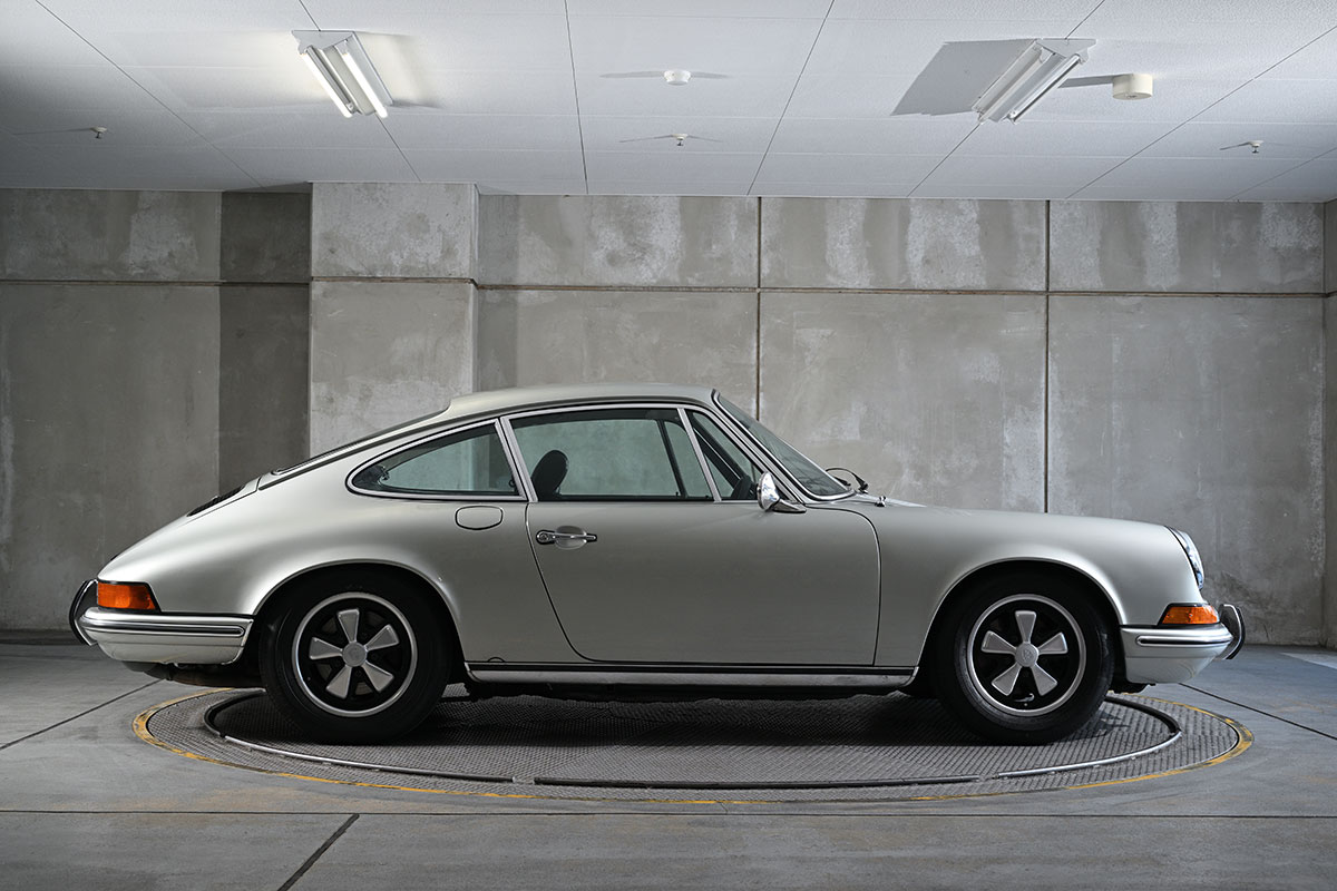 ポルシェの緻密さは蜜の味 傷ひとつない新車のような1972年式911S 新旧