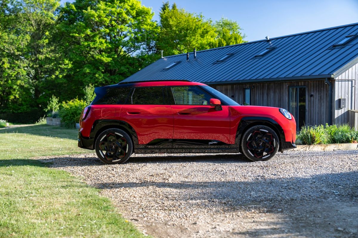 ミニJCW(ミニ・ジョン・クーパー・ワークス)エースマンE。こちらは5ドア。