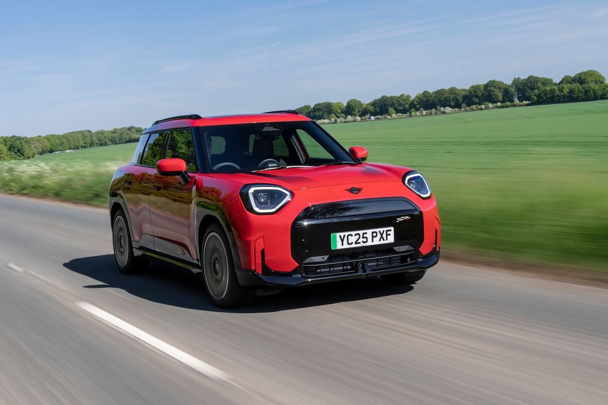 ミニJCW(ミニ・ジョン・クーパー・ワークス)エースマンE。こちらは5ドア。