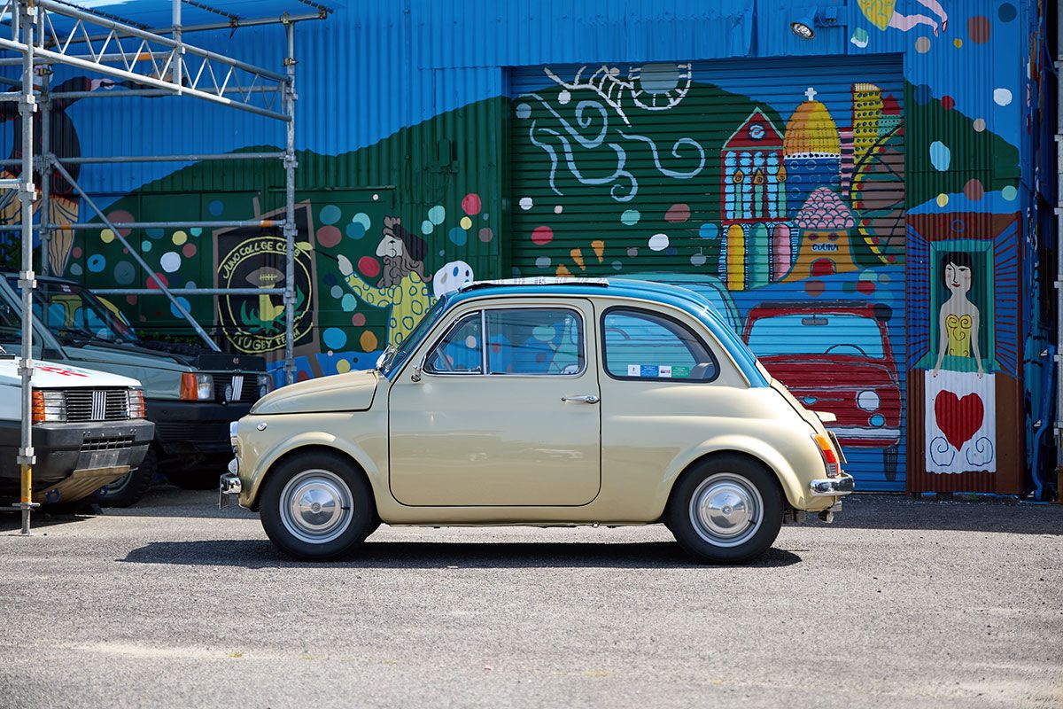 機能とデザインを突き詰めたらこうなる。模範解答の1つ。不要なパートはなく、全てに機能があってそれゆえ形と場所の理由があるデザインだ。